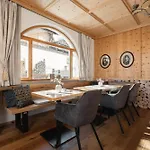 Jochum Garni 3* Fiss