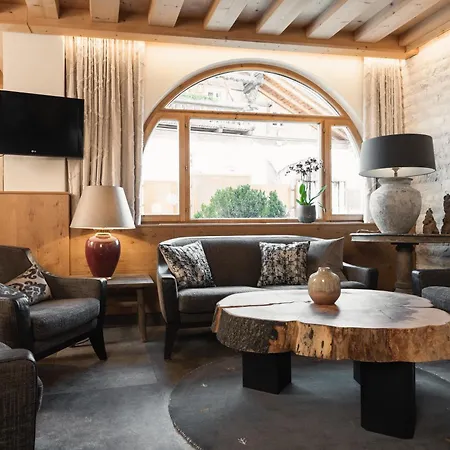 Jochum Garni Hotel 3*